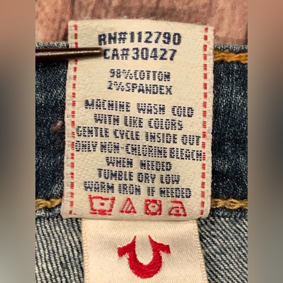 True Religion Slim Straight jeans size 25
Inseam 33-34”
98% cotton 2% Spandex - Picture 10 of 11